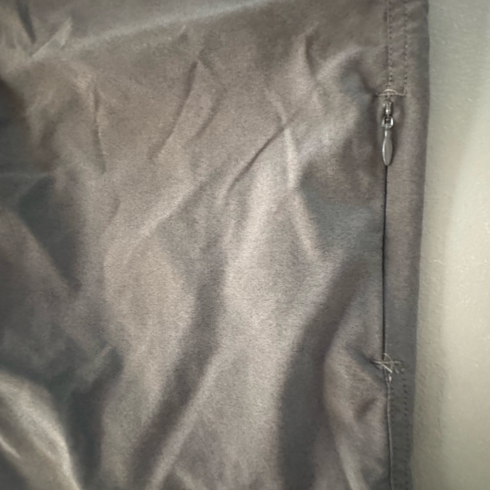 Kuhl dark kaki tan cargo shorts size 12 women’s